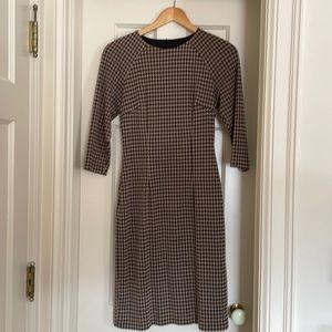Elegant fitted houndstooth dress